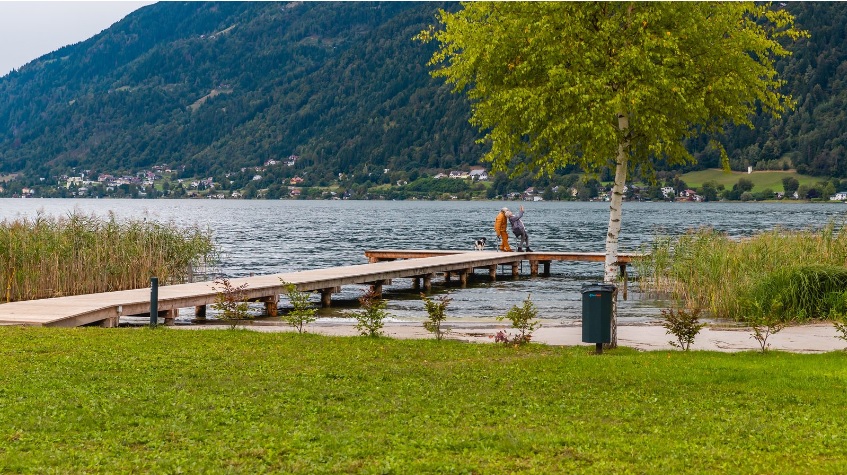 Euro Parcs Ossiacher See - widok na brzeg jeziora.jpg