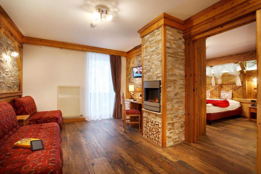 Suite 5-os. - salon.jpg