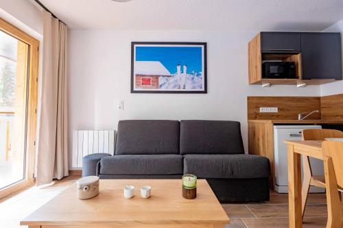 Apartament 4-osobowy sofa.jpg