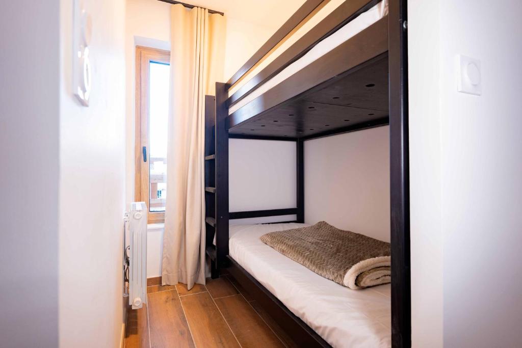 Apartament 6-osobowy z alkową alkowa bez drzwi.jpg
