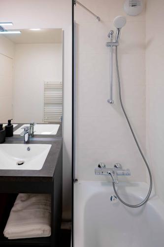 Apartament 4-osobowy łazienka.jpg