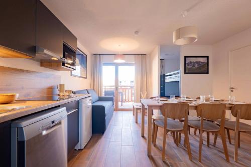 Apartament 6-osobowy z alkową salon.jpg