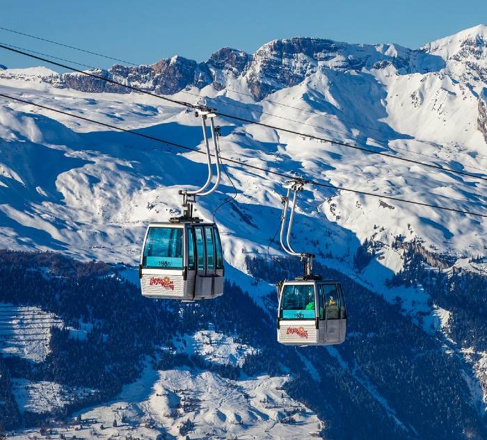 wyciąg narciarski w Alpach