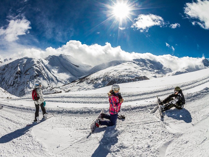 narciarze w szwajcarskim ośrodku Veysonnaz